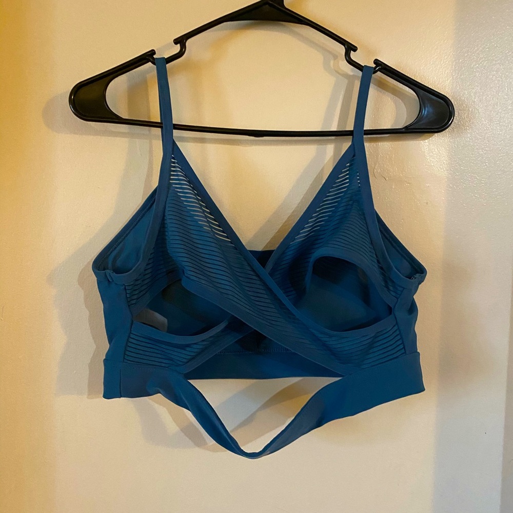 Blue dip sports bra in good condition